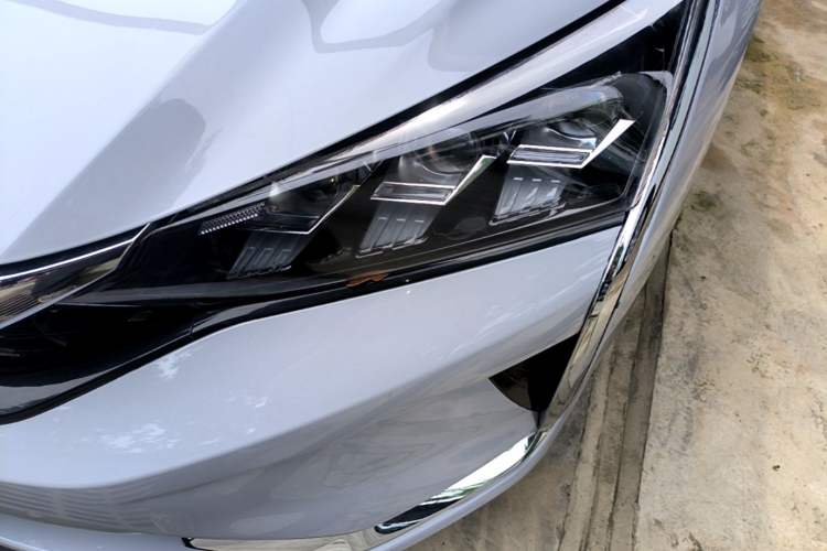 Used Dongfeng Aeolus Yixuan 2021 230T Automatic Dream-Chasing Edition Left Front Headlight