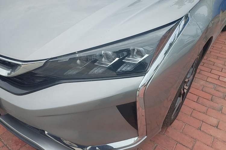 Used Dongfeng Aeolus Yixuan 2021 230T Automatic Dream-Chasing Edition Left Front Headlight