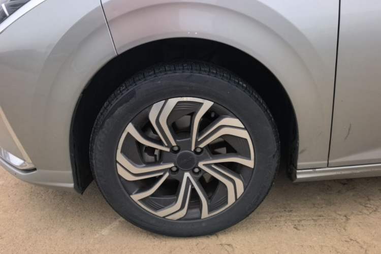 Used Dongfeng Aeolus Yixuan 2021 230T Automatic Glory Edition Left Front Wheel Hub