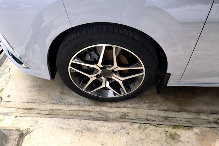 Used Dongfeng Aeolus Yixuan 2021 230T Automatic Dream-Chasing Edition Left Front Wheel Hub
