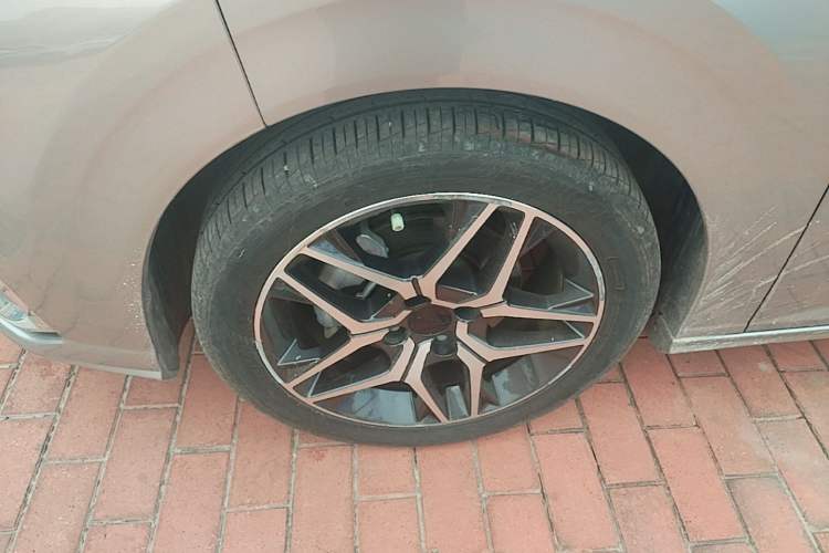 Used Dongfeng Aeolus Yixuan 2021 230T Automatic Dream-Chasing Edition Left Front Wheel Hub