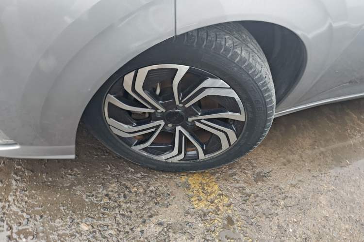 Used Dongfeng Aeolus Yixuan 2021 230T Automatic Glory Edition Left Front Wheel Hub