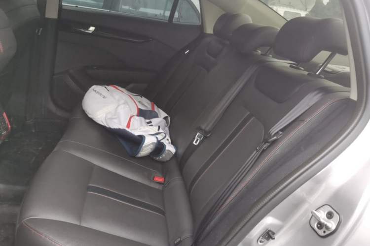 Used Dongfeng Aeolus Yixuan 2021 230T Automatic Dream-Chasing Edition Left Rear Seat