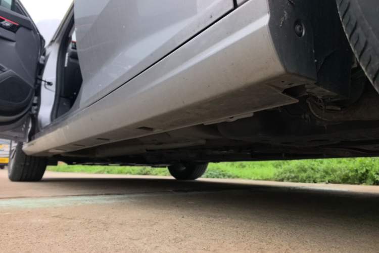 Used Dongfeng Aeolus Yixuan 2021 230T Automatic Glory Edition Left Side Sill