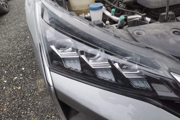Used Dongfeng Aeolus Yixuan 2021 230T Automatic Dream-Chasing Edition Right Front Headlight