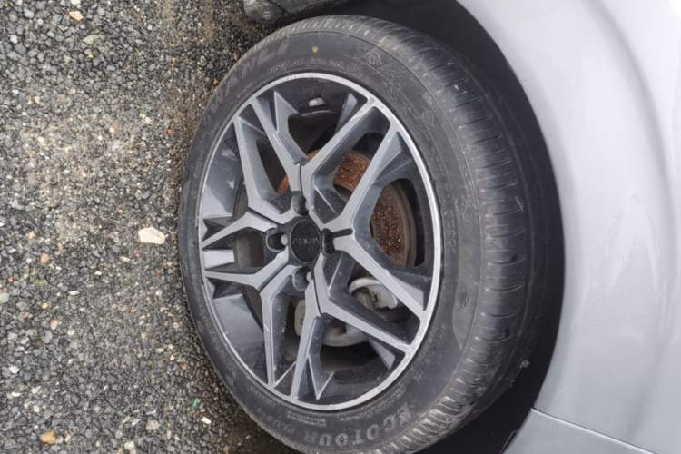 Used Dongfeng Aeolus Yixuan 2021 230T Automatic Dream-Chasing Edition Right Front Wheel Hub
