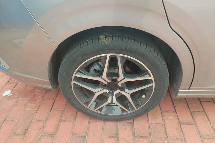 Used Dongfeng Aeolus Yixuan 2021 230T Automatic Dream-Chasing Edition Right Rear Wheel Hub