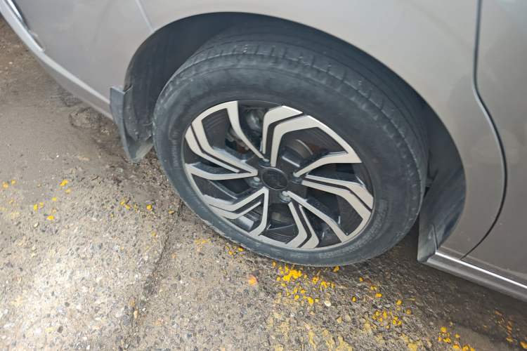 Used Dongfeng Aeolus Yixuan 2021 230T Automatic Glory Edition Right Rear Wheel Hub