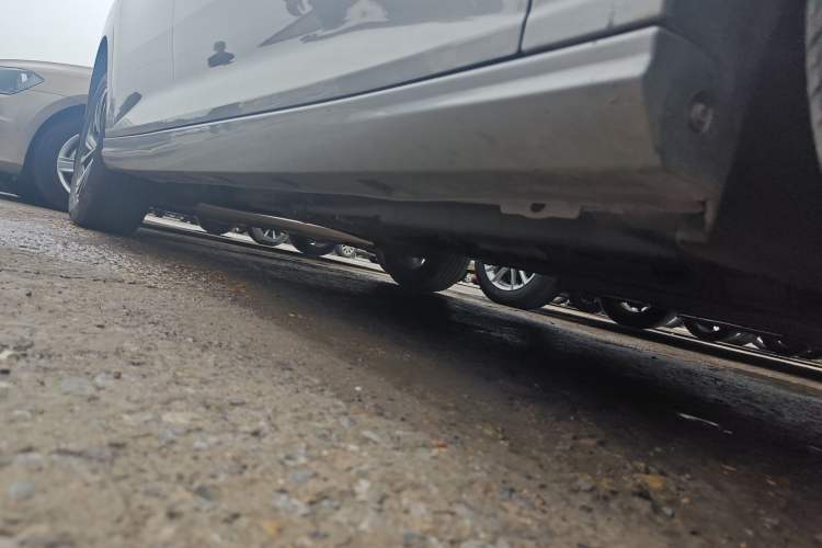 Used Dongfeng Aeolus Yixuan 2021 230T Automatic Glory Edition Right Side Sill
