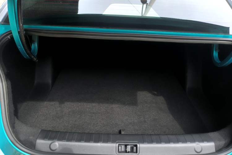 Used Dongfeng Aeolus Yixuan 2021 230T Automatic Dream-Chasing Edition Trunk