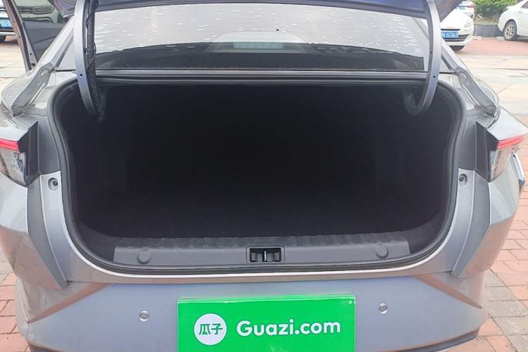 Used Dongfeng Aeolus Yixuan 2021 230T Automatic Dream-Chasing Edition Trunk