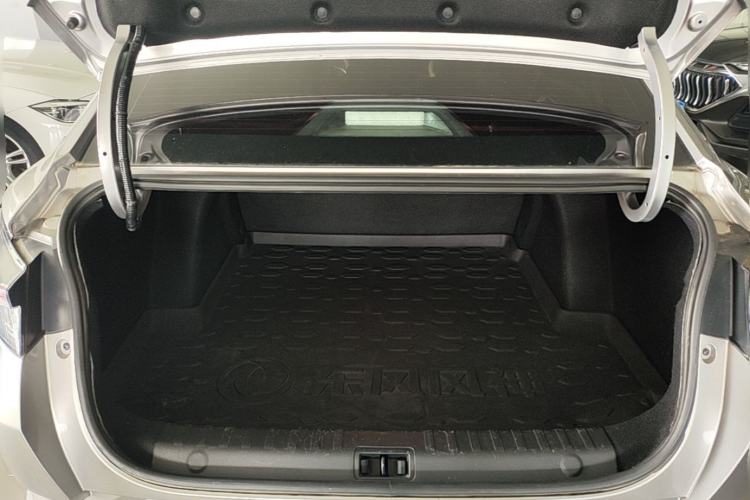 Used Dongfeng Aeolus Yixuan 2021 230T Automatic Chasing Shadow Edition Trunk
