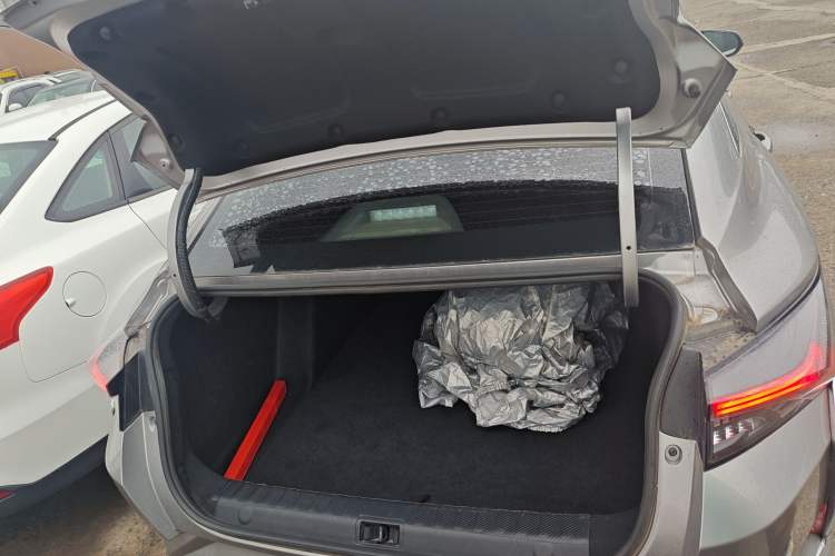 Used Dongfeng Aeolus Yixuan 2021 230T Automatic Glory Edition Trunk