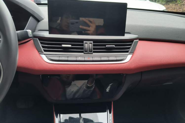 Used Dongfeng Aeolus Yixuan 2021 230T Automatic Zuiying Knight Edition Audio And AC Panel
