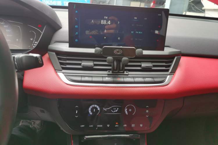 Used Dongfeng Aeolus Yixuan 2021 230T Automatic Zuiying Knight Edition Audio And AC Panel