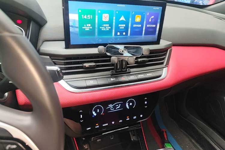 Used Dongfeng Aeolus Yixuan 2021 230T Automatic Zuiying Knight Edition Audio And AC Panel