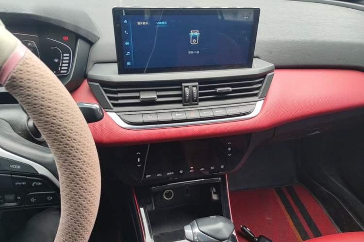 Used Dongfeng Aeolus Yixuan 2021 230T Automatic Zuiying Knight Edition Audio And AC Panel