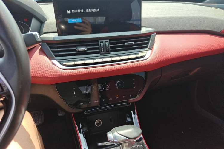 Used Dongfeng Aeolus Yixuan 2021 230T Automatic Zuiying Knight Edition Audio And AC Panel