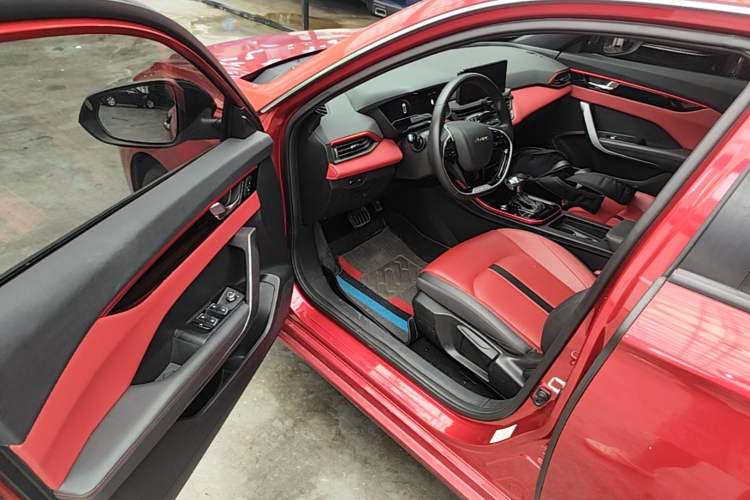 Used Dongfeng Aeolus Yixuan 2021 230T Automatic Zuiying Knight Edition Driver Seat