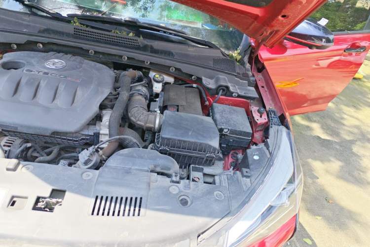 Used Dongfeng Aeolus Yixuan 2021 230T Automatic Zuiying Knight Edition Engine Bay Left