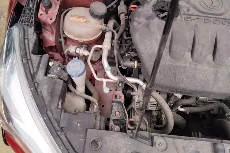 Used Dongfeng Aeolus Yixuan 2021 230T Automatic Chasing Shadow Edition Engine Bay Right