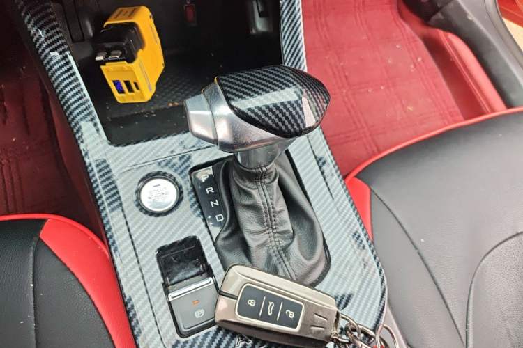 Used Dongfeng Aeolus Yixuan 2021 230T Automatic Zuiying Knight Edition Gear Lever