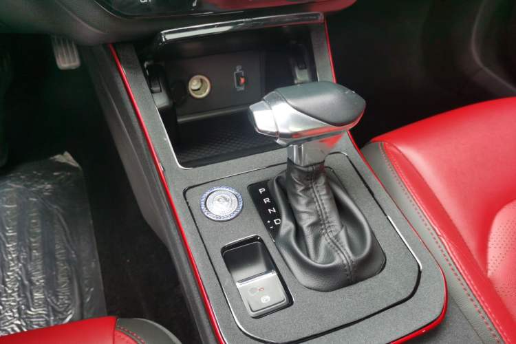 Used Dongfeng Aeolus Yixuan 2021 230T Automatic Zuiying Knight Edition Gear Lever