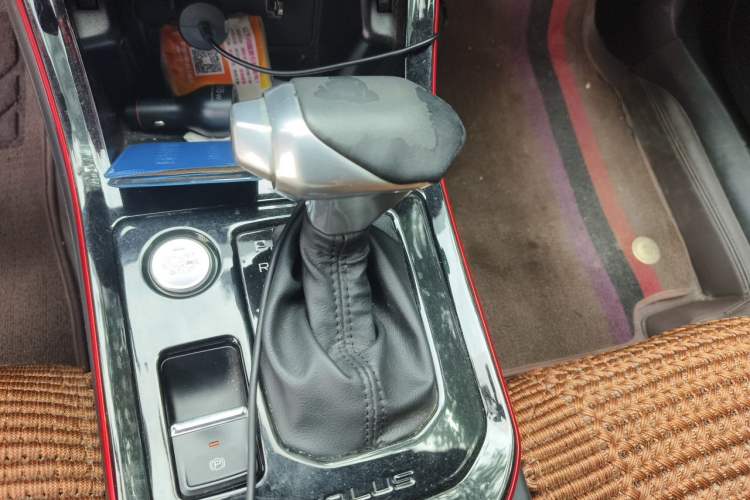 Used Dongfeng Aeolus Yixuan 2021 230T Automatic ZuiFeng Edition Gear Lever