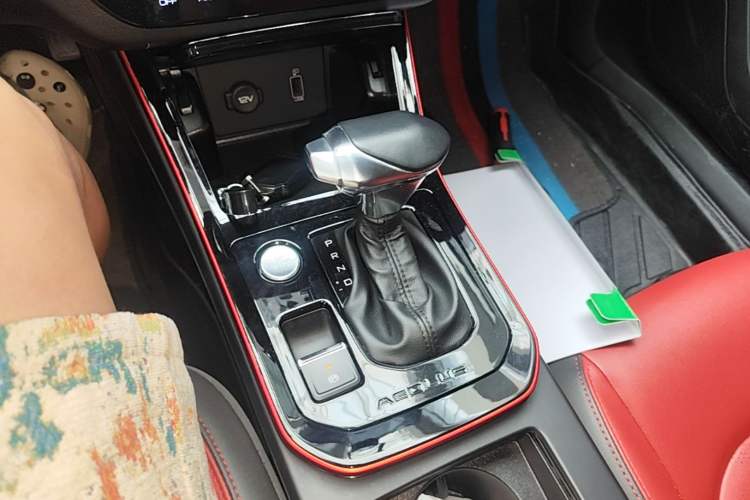Used Dongfeng Aeolus Yixuan 2021 230T Automatic Zuiying Knight Edition Gear Lever