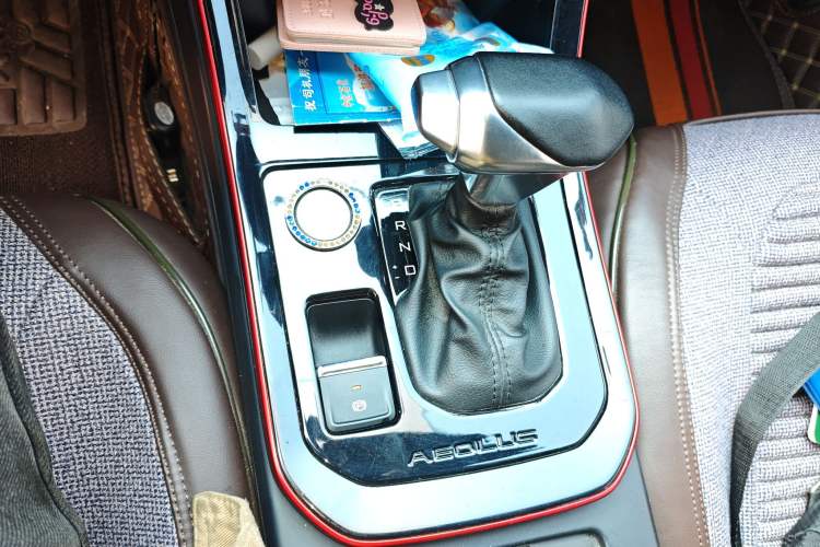 Used Dongfeng Aeolus Yixuan 2021 230T Automatic Zuiying Knight Edition Gear Lever