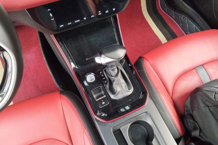 Used Dongfeng Aeolus Yixuan 2021 230T Automatic Hunter Edition Gear Lever
