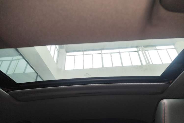 Used Dongfeng Aeolus Yixuan 2021 230T Automatic Zuiying Knight Edition Headliner