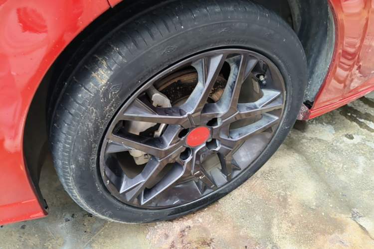 Used Dongfeng Aeolus Yixuan 2021 230T Automatic Zuiying Knight Edition Left Front Wheel Hub