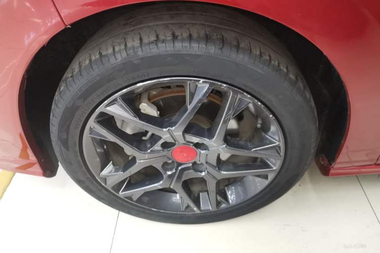 Used Dongfeng Aeolus Yixuan 2021 230T Automatic Hunter Edition Left Front Wheel Hub