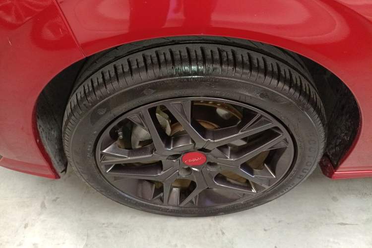 Used Dongfeng Aeolus Yixuan 2021 230T Automatic Zuiying Knight Edition Left Front Wheel Hub