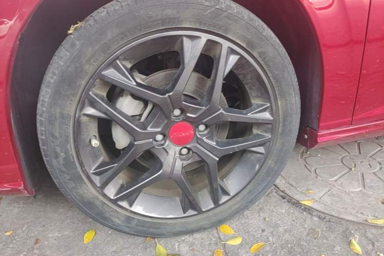 Used Dongfeng Aeolus Yixuan 2021 230T Automatic Zuiying Knight Edition Left Front Wheel Hub