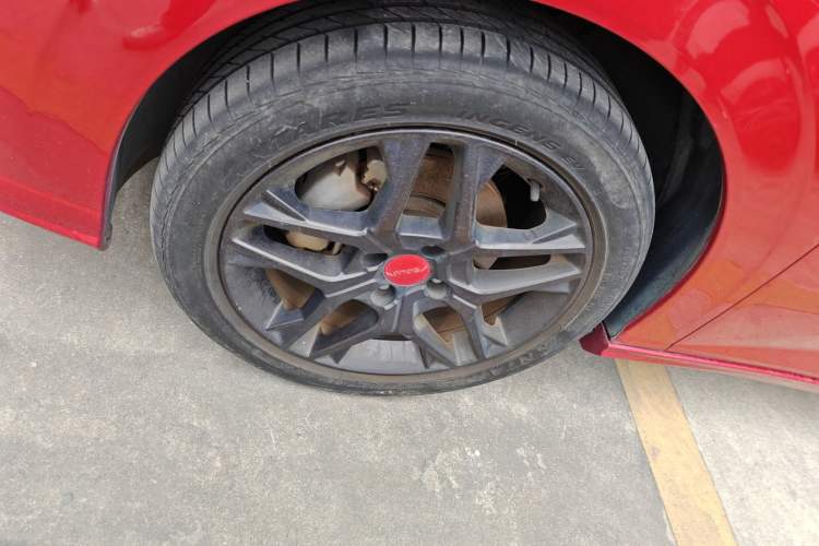 Used Dongfeng Aeolus Yixuan 2021 230T Automatic Zuiying Knight Edition Left Front Wheel Hub