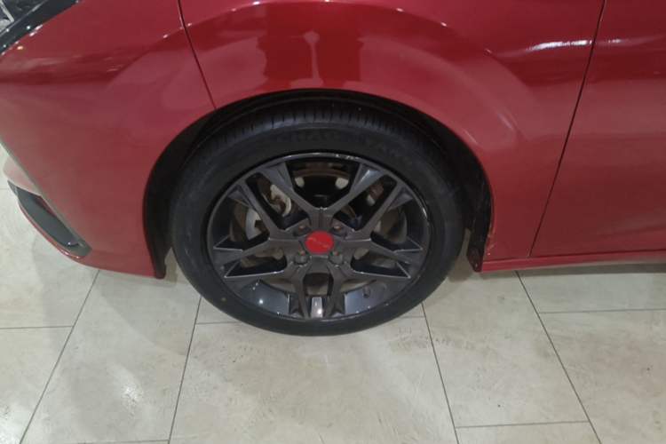 Used Dongfeng Aeolus Yixuan 2021 230T Automatic Zuiying Knight Edition Left Front Wheel Hub
