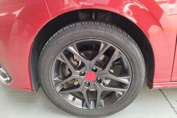 Used Dongfeng Aeolus Yixuan 2021 230T Automatic Hunter Edition Left Front Wheel Hub
