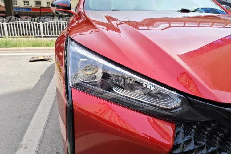 Used Dongfeng Aeolus Yixuan 2021 230T Automatic Zuiying Knight Edition Right Front Headlight