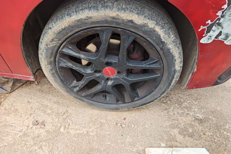Used Dongfeng Aeolus Yixuan 2021 230T Automatic Zuiying Knight Edition Right Front Wheel Hub