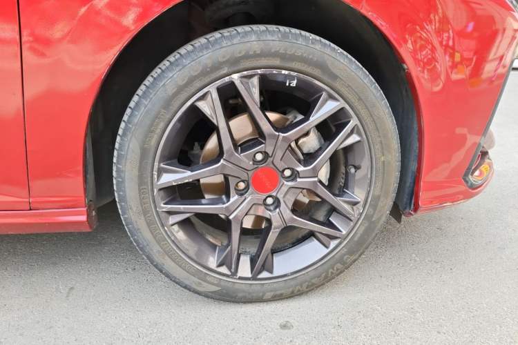 Used Dongfeng Aeolus Yixuan 2021 230T Automatic Zuiying Knight Edition Right Front Wheel Hub