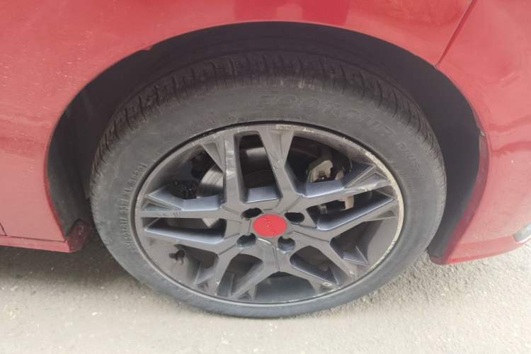 Used Dongfeng Aeolus Yixuan 2021 230T Automatic ZuiFeng Edition Right Front Wheel Hub
