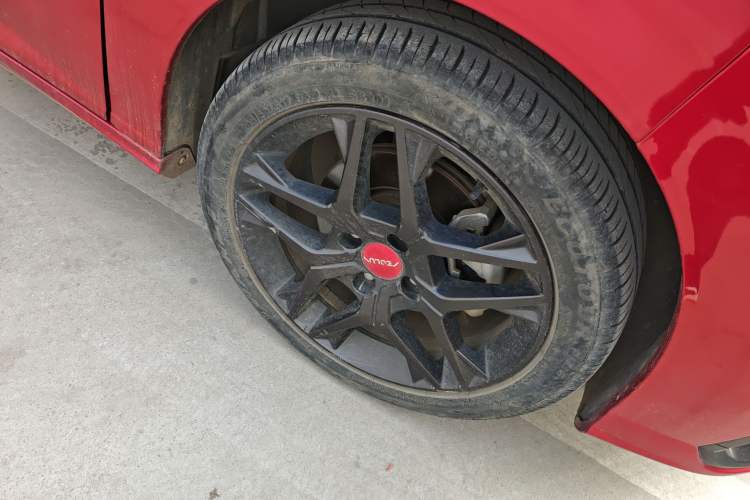 Used Dongfeng Aeolus Yixuan 2021 230T Automatic Zuiying Knight Edition Right Front Wheel Hub