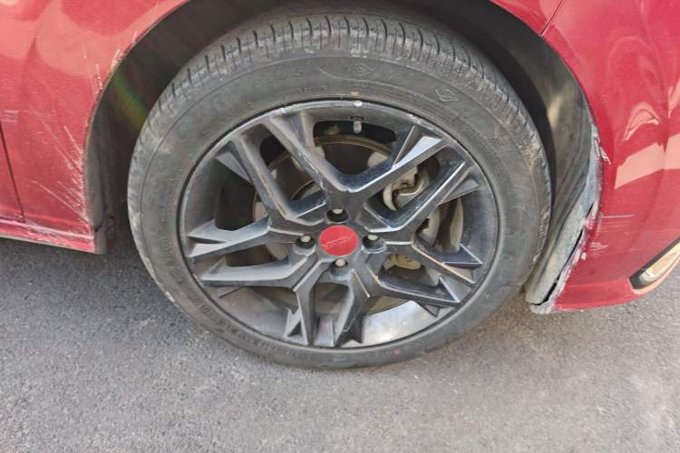 Used Dongfeng Aeolus Yixuan 2021 230T Automatic Hunter Edition Right Front Wheel Hub
