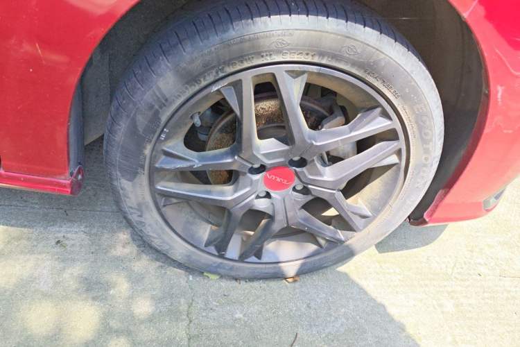 Used Dongfeng Aeolus Yixuan 2021 230T Automatic Zuiying Knight Edition Right Front Wheel Hub