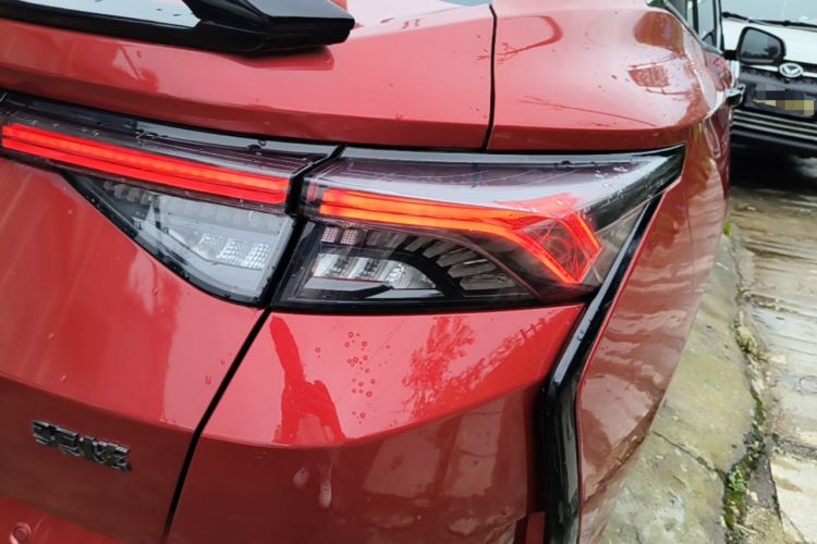 Used Dongfeng Aeolus Yixuan 2021 230T Automatic Zuiying Knight Edition Right Rear Taillight