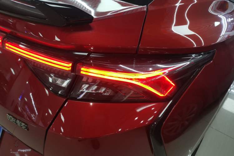 Used Dongfeng Aeolus Yixuan 2021 230T Automatic Hunter Edition Right Rear Taillight