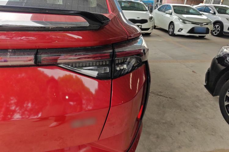 Used Dongfeng Aeolus Yixuan 2021 230T Automatic Zuiying Knight Edition Right Rear Taillight