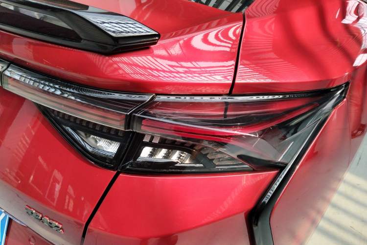 Used Dongfeng Aeolus Yixuan 2021 230T Automatic Hunter Edition Right Rear Taillight